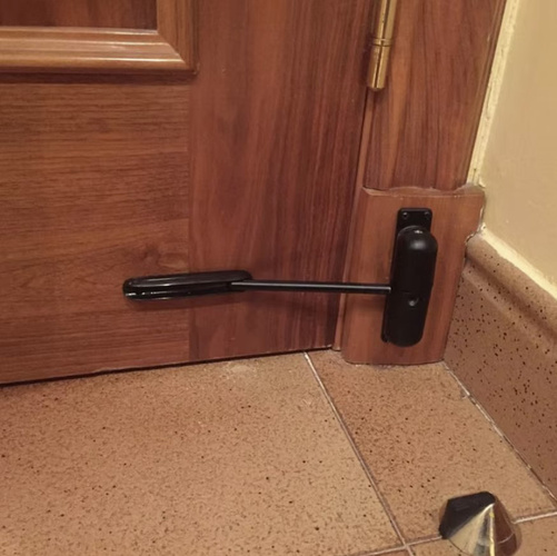 Închiderea ușii, negru Malatec (7)