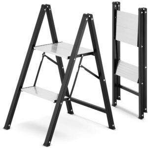 Scara pliabilă, în 2 trepte | HIGHER cu o capacitate de încărcare de 150 kg oferă un design ușor și compact, ideal pentru utilizarea de zi cu zi în casă.