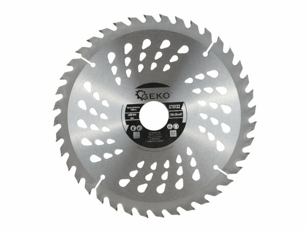 Lamă de ferăstrău pentru lemn, 210x30x40T | GEKO este ideală pentru tăieri precise atât în ​​lemn moale, cât și în lemn dur, compatibilă cu majoritatea ferăstraielor de masă și a celor cu mitră.