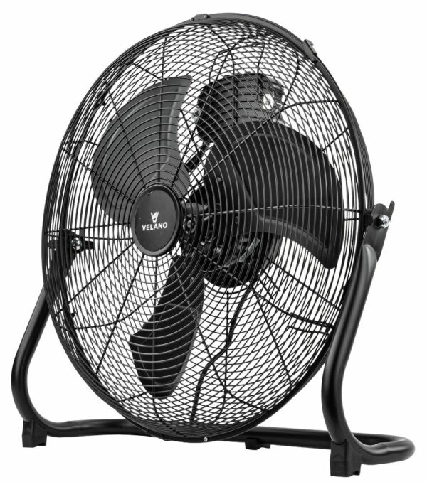 Ventilatorul de podea VELWEP0016, 100W, negru | Velano oferă performanțe ridicate pentru răcirea eficientă a spațiilor mai mari, cum ar fi depozitele sau halele de producție.