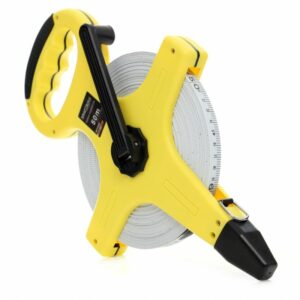 Ruleta de măsurare din fibră de sticlă, 100m | KD10429 cu înfășurare practică este un instrument fiabil pentru măsurarea distanțelor în timpul lucrărilor de construcții.